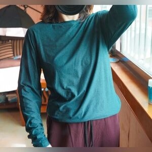 Vuori women long sleeve shirts size S